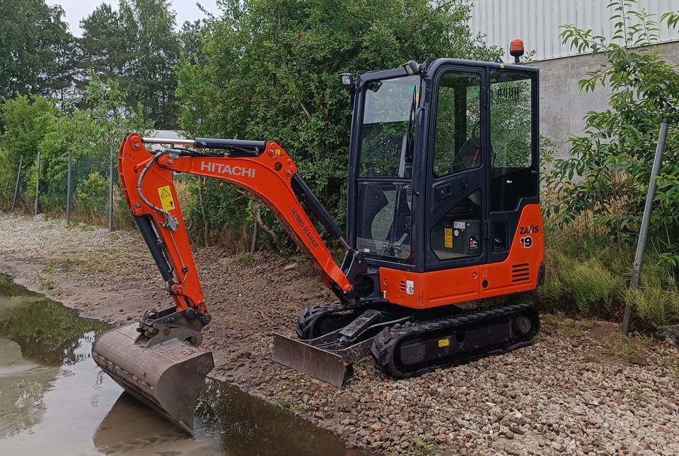 HITACHI — 2 ton